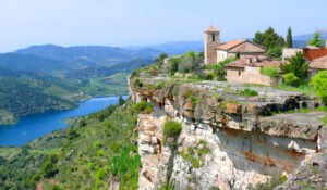 el poble de siurana i el pantà de siurana