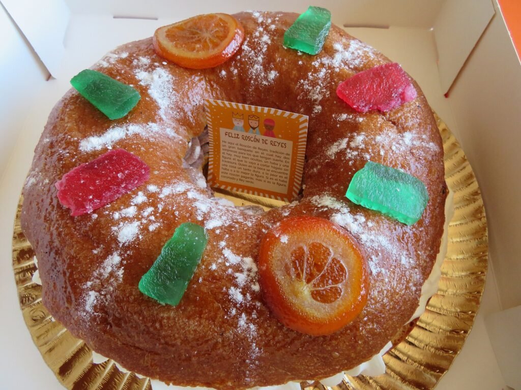 Roscón de Reyes con fruta confitada